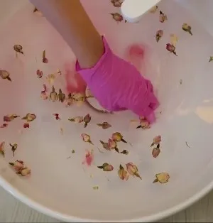 Gül yapraklı spa pedikür küveti